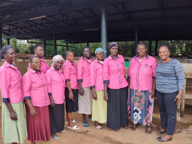 Ms. Vallary Adhiambo with some women traders of the Busia Cross Border Traders SACCO [Kenya]